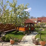 Aranykert Vendeghaz אגר