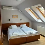 Aranykert 4*