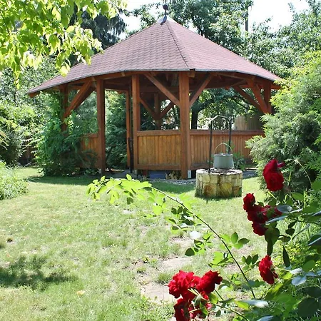 Gasthof Aranykert Vendeghaz *